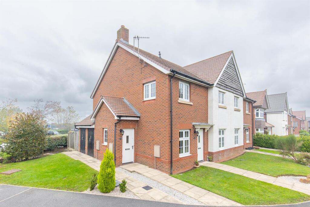 2-bed flat on Tillage Close, Walmer Bridge, Preston, £60,000