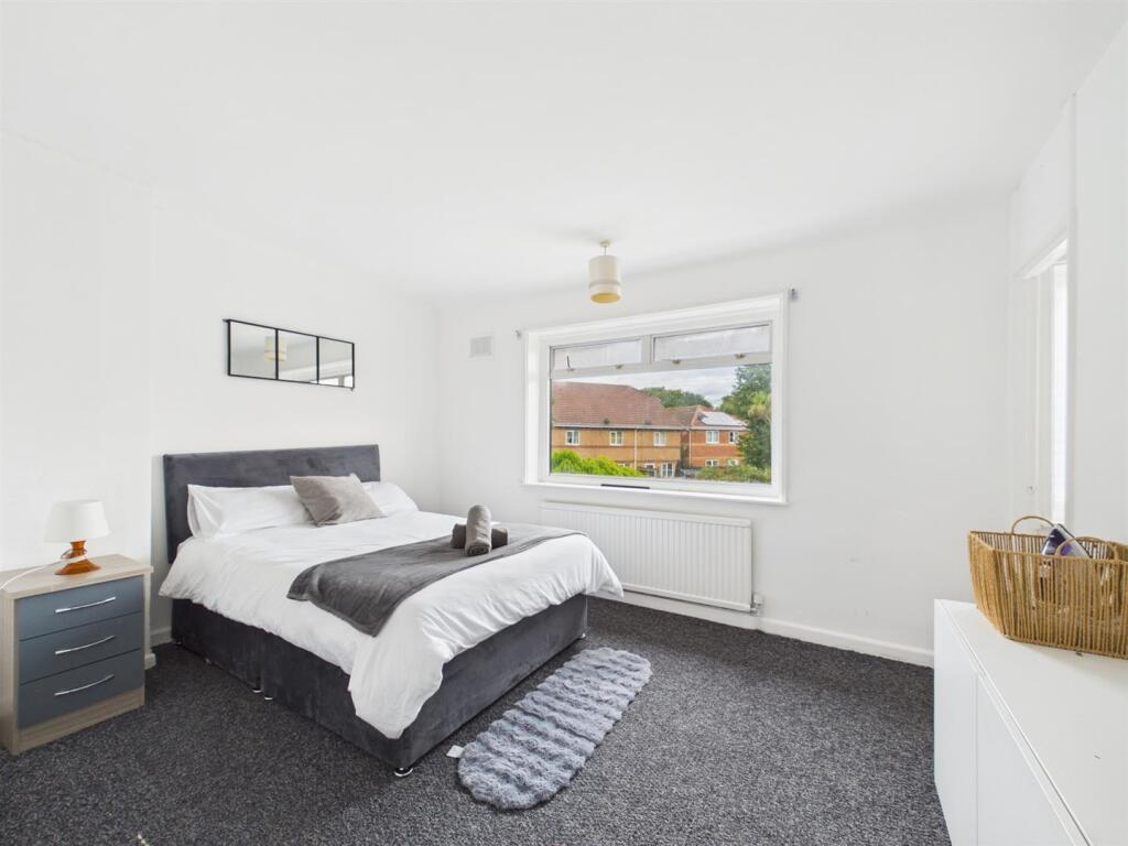 House in Sutton - View 4