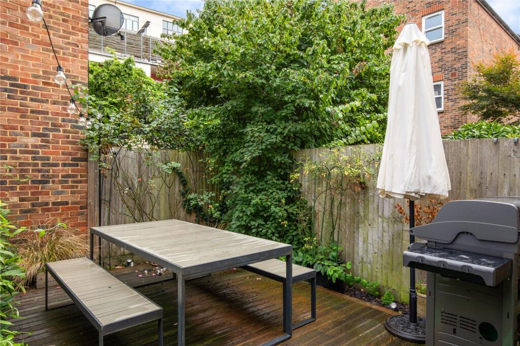 House in London - View 2