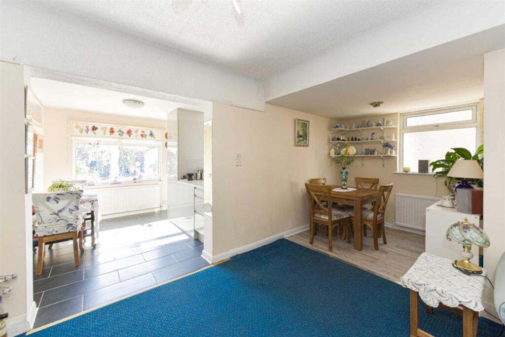 House in Kingston upon Thames - More