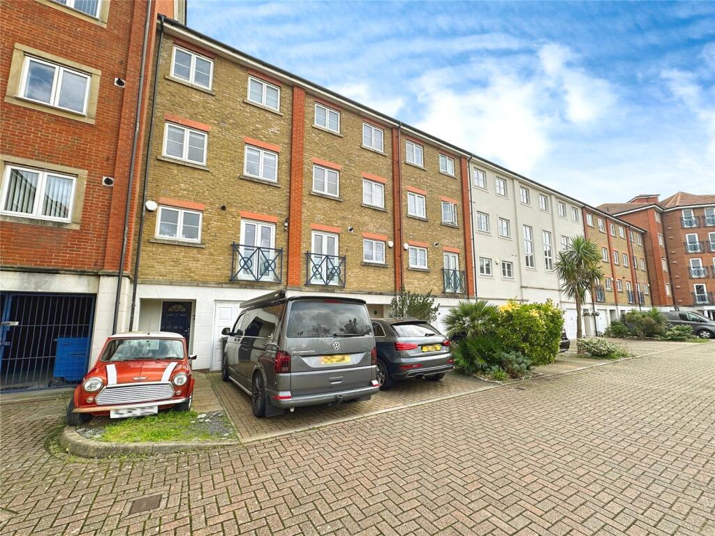 5-bed house on San Juan Court, Eastbourne, East Sussex, £400,000
