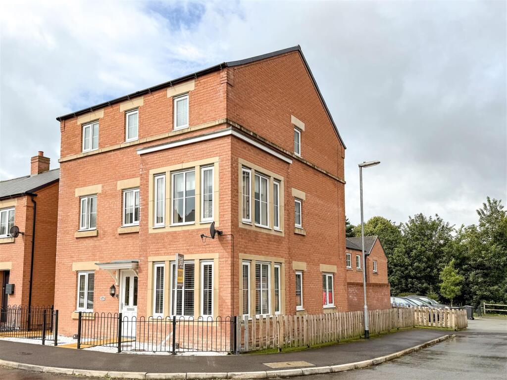 5-bed house on Zurich Avenue, Biddulph, Stoke-On-Trent, £360,000