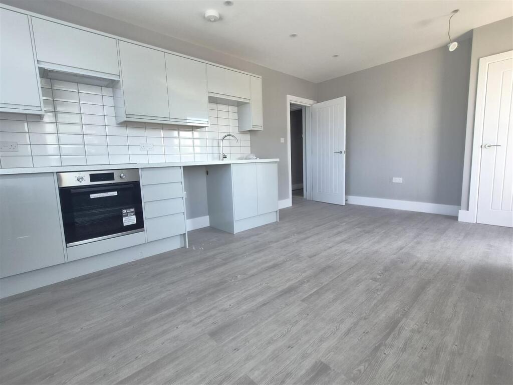Apartment in Dartford - View 2