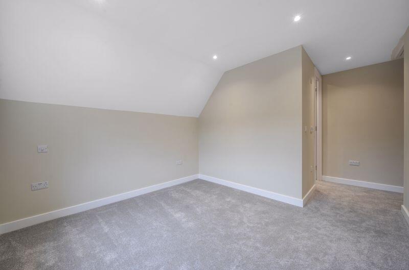 Apartment in Croydon - View 5