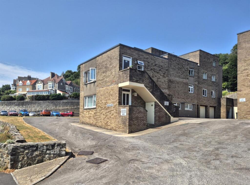 Apartment in Weston-super-Mare, North Somerset - More