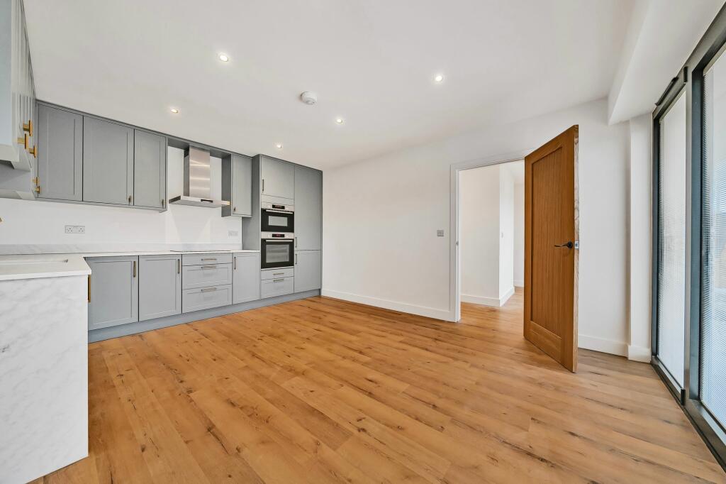 1 Somerset Court, Brinsea photo 3