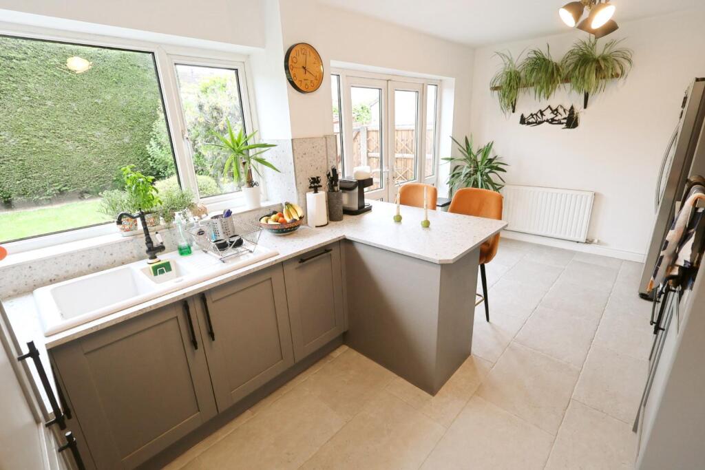 Chatsworth Drive, Gwersyllt, Wrexham photo 4