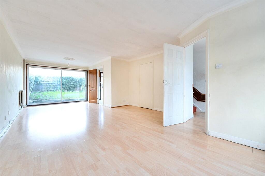 House in Enfield, Southbury - More