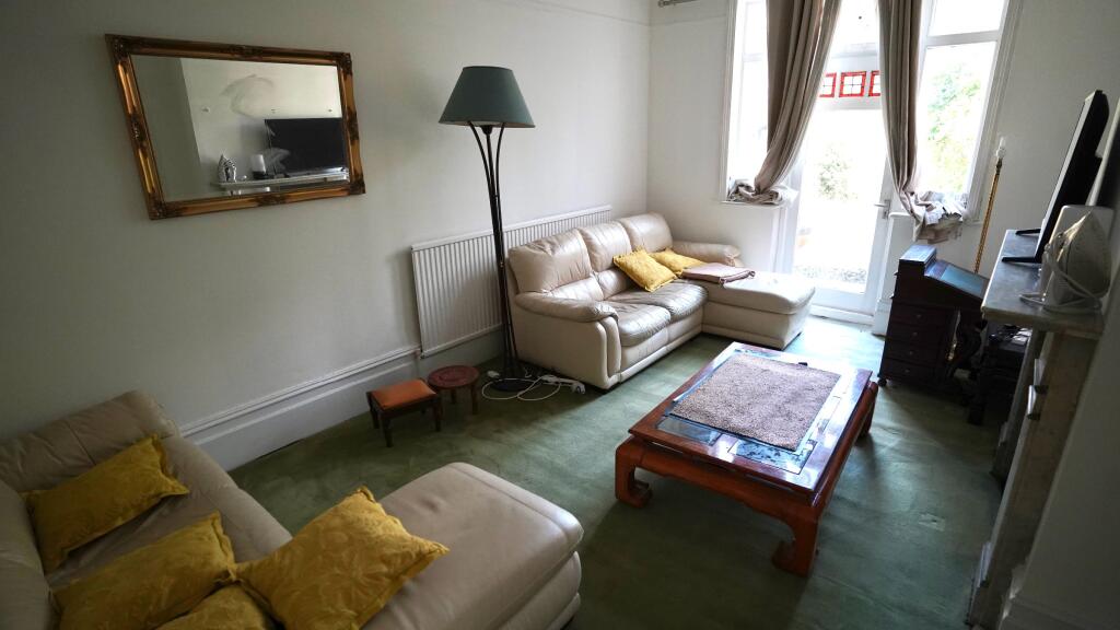 House in London, Mercator Estate, Blackheath - More