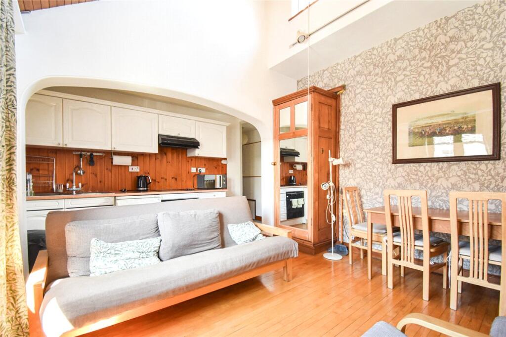 Apartment in Cambridge, Newnham - View 5