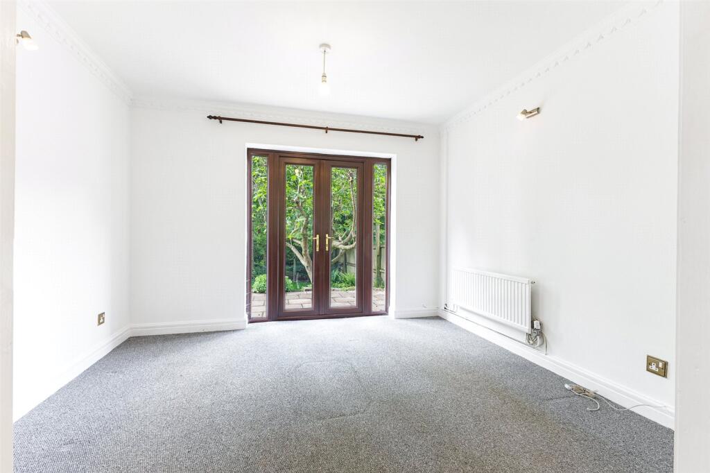 Churchill Close, Lisvane, Cardiff, CF14 photo 4