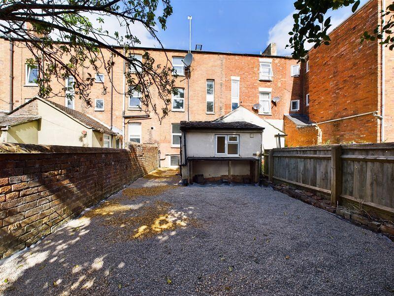 2-bed flat on Wellington Street, Gloucester, £120,000