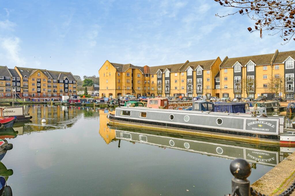 Main image of property: Stephenson Wharf, HEMEL HEMPSTEAD