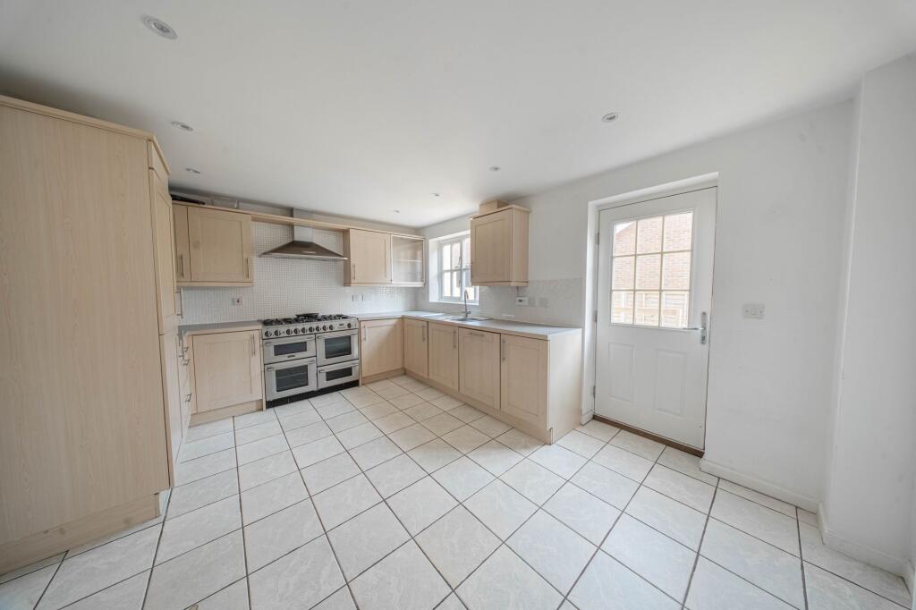 Updown Hill, Haywards Heath, RH16 photo 3