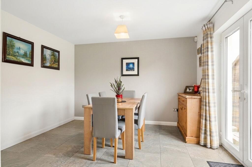 House in East Calder, Calderwood - View 6