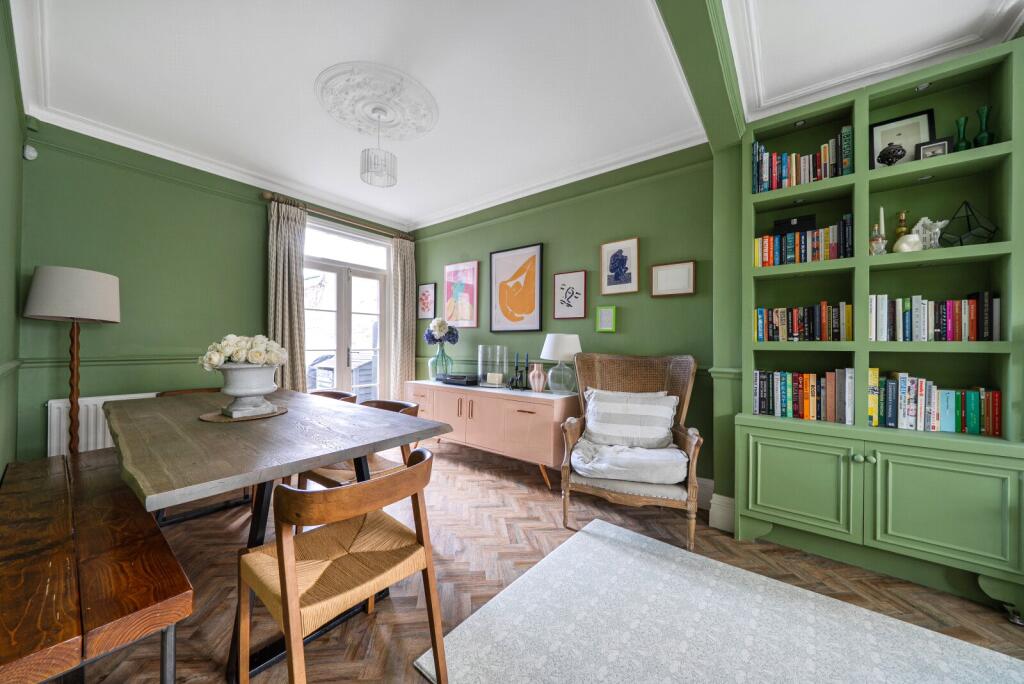 House in London, Royal Borough of Kingston upon Thames - View 3