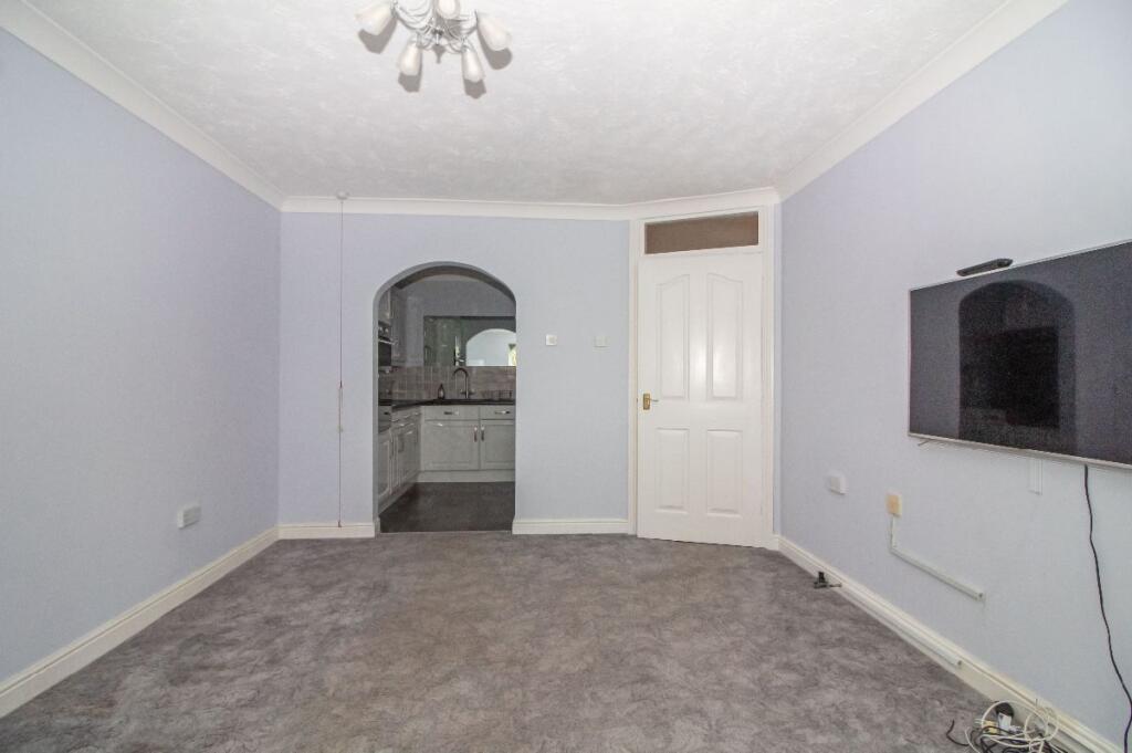 Rosecott, Havant Road, Horndean, PO8 0XA photo 3