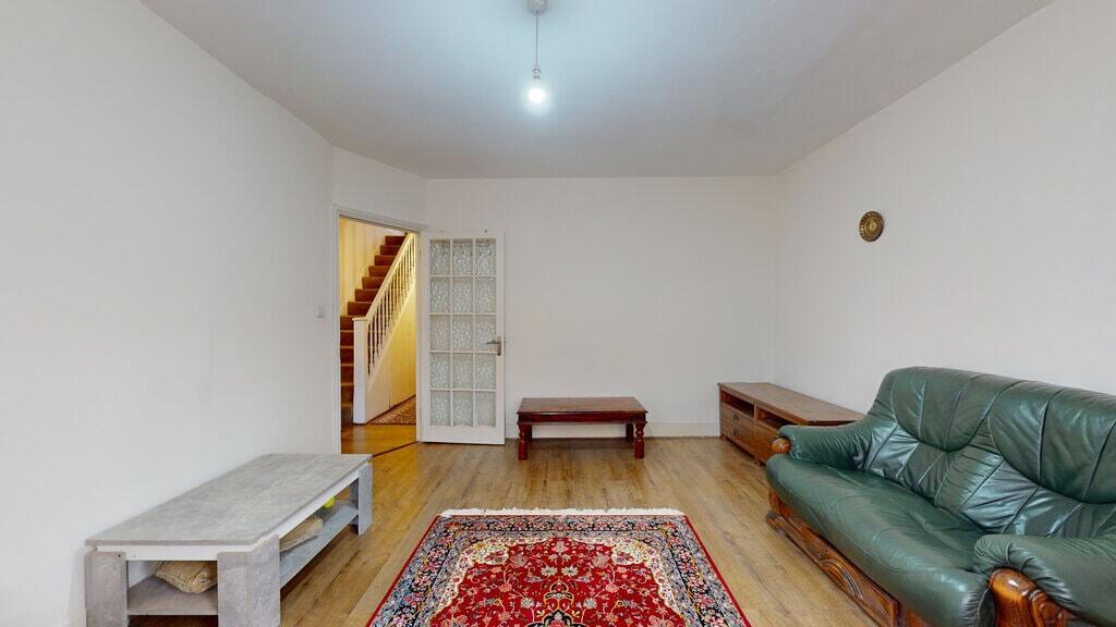 House in London - View 2