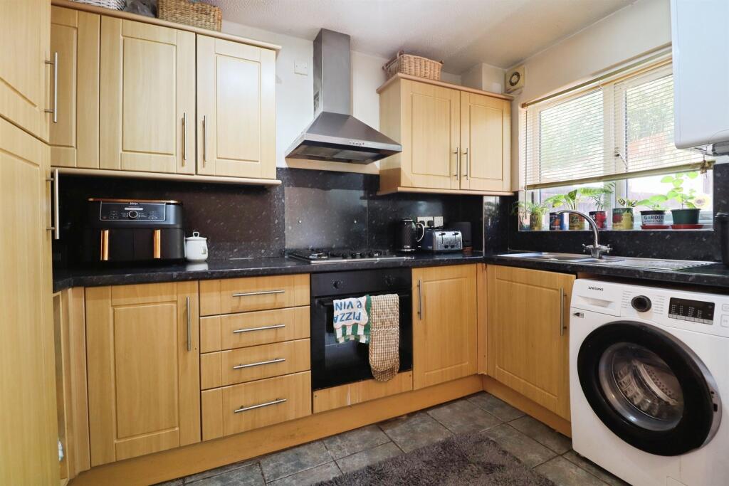 House in Cardiff, Ynysybwl and Coed-y-cwm - View 5