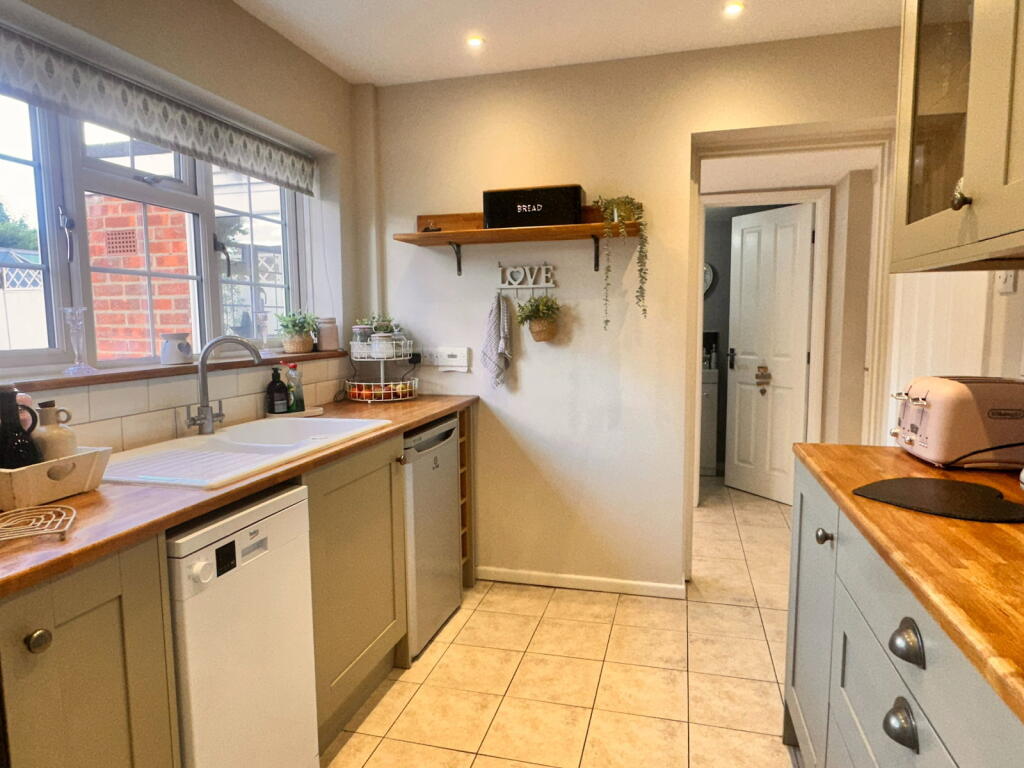 Alexander Crescent, Oakham photo 2