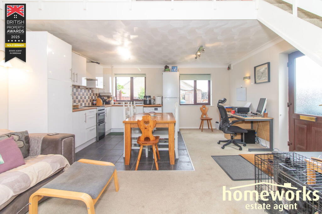 Hillcrest Avenue, Dereham, NR19 1TD photo 2