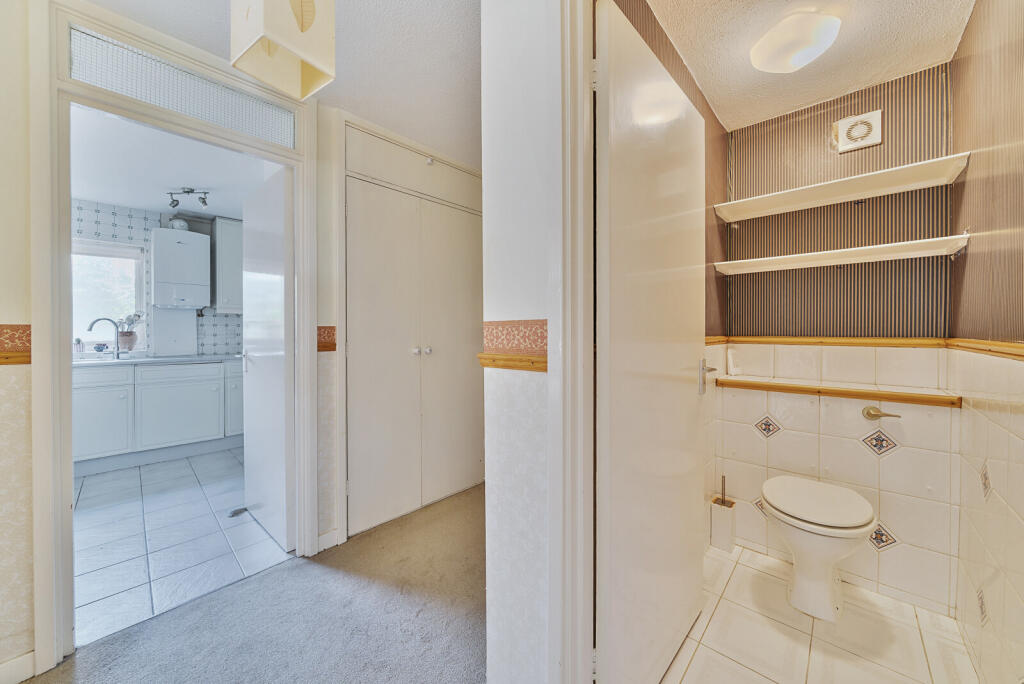 Apartment in Kingston upon Thames - More