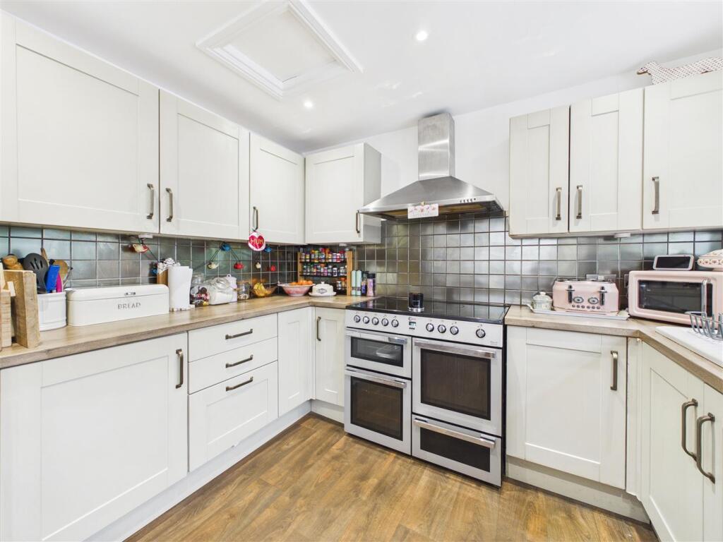 House in Sheffield, Norton Lees - More