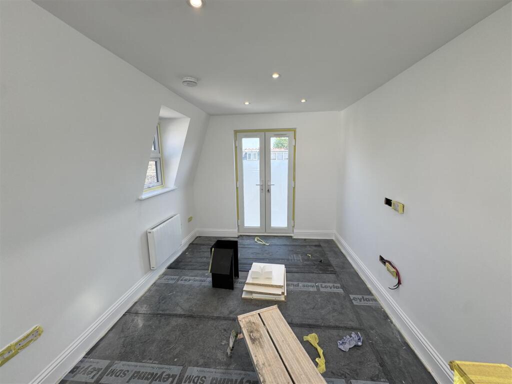 2 bedroom maisonette for rent