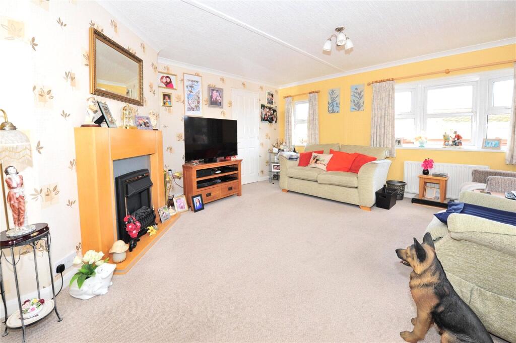 Chris Crescent, Upton Cross Park, Poole, Dorset, BH16 photo 5