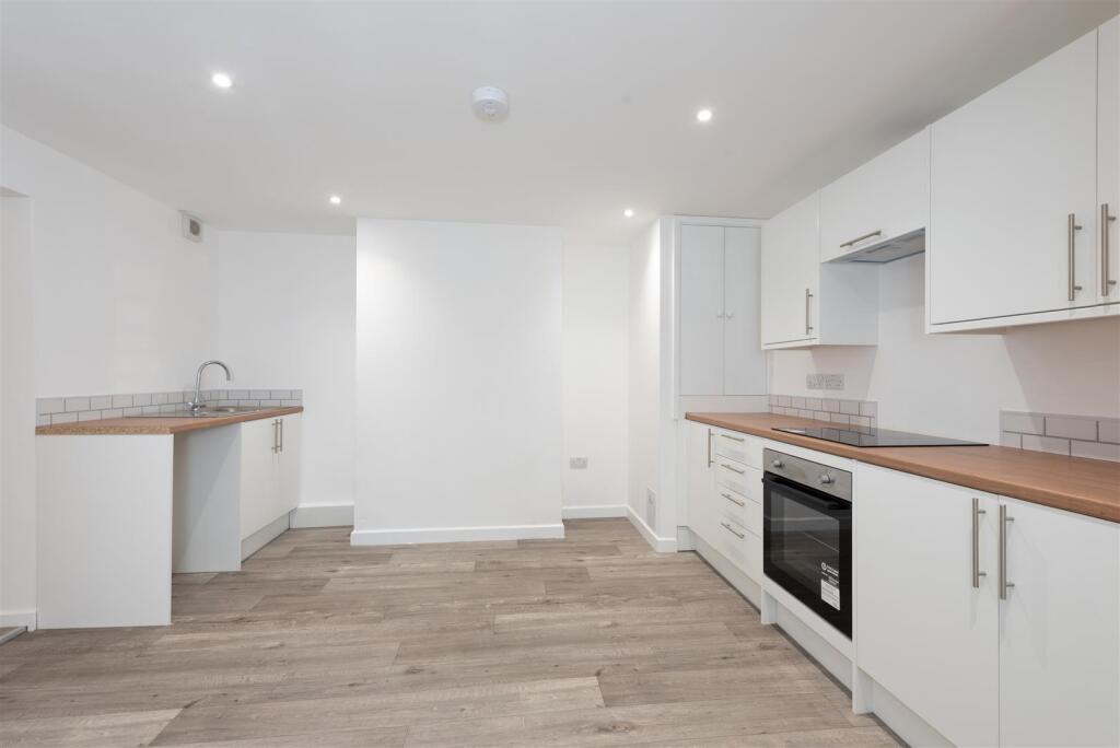 Apartment in Reading - View 2