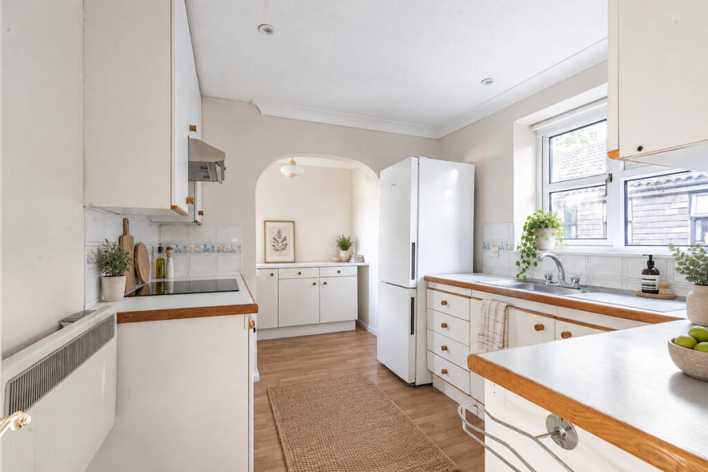 Apartment in Mole Valley, Surrey - View 4