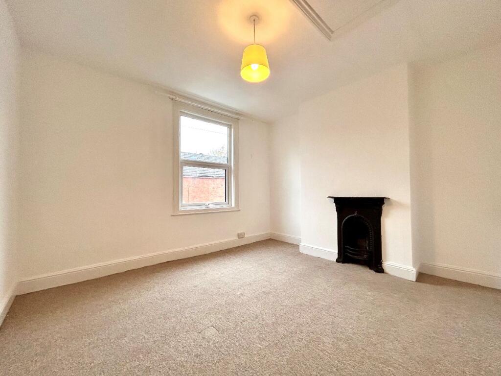 House in Worcester - View 5