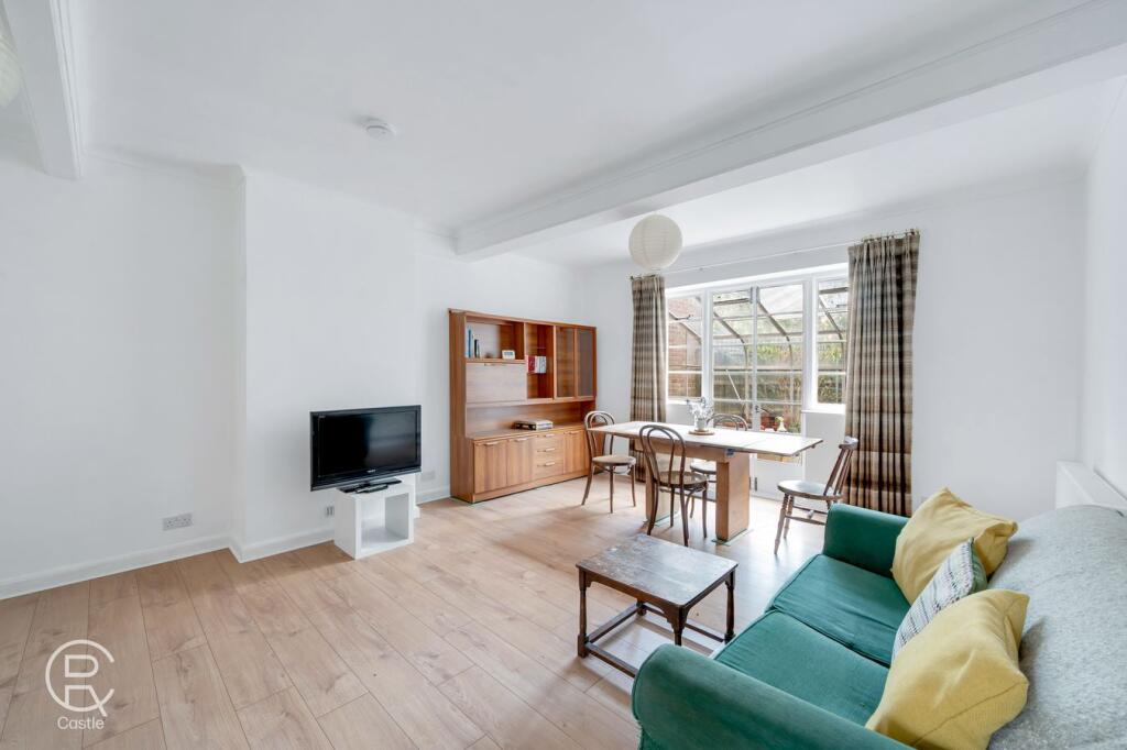 House in London - View 2