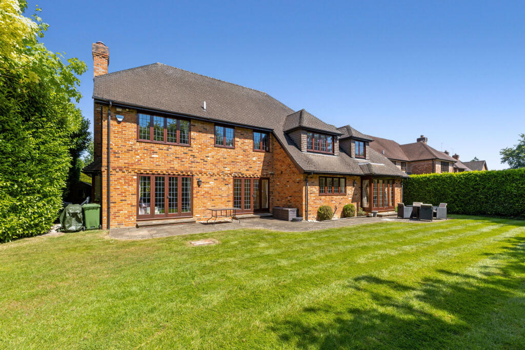 House in Beaconsfield - More