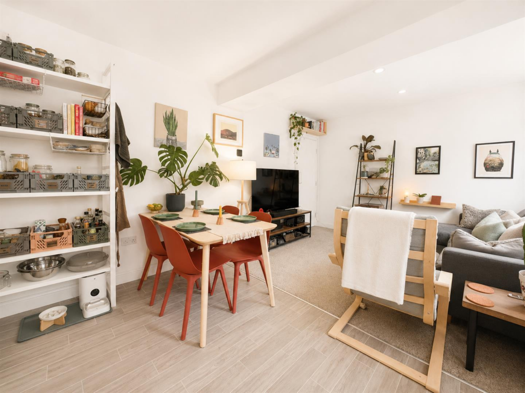 Apartment in Stockport, Portwood - More