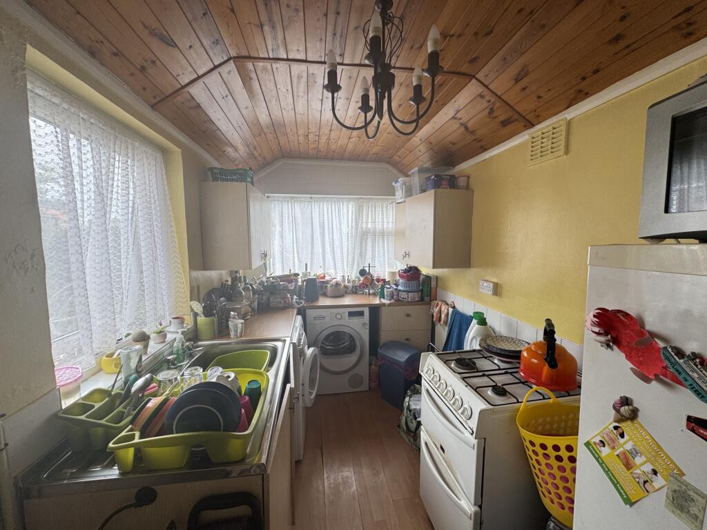 Birchwood Lane, Somercotes, DE55 photo 3