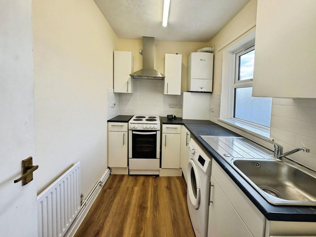 Apartment in Swindon, Churchward, Rodbourne - View 2
