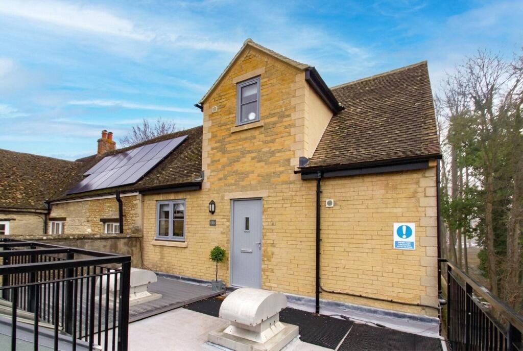 Main image of property: High Street, Witney, Oxfordshire, OX28