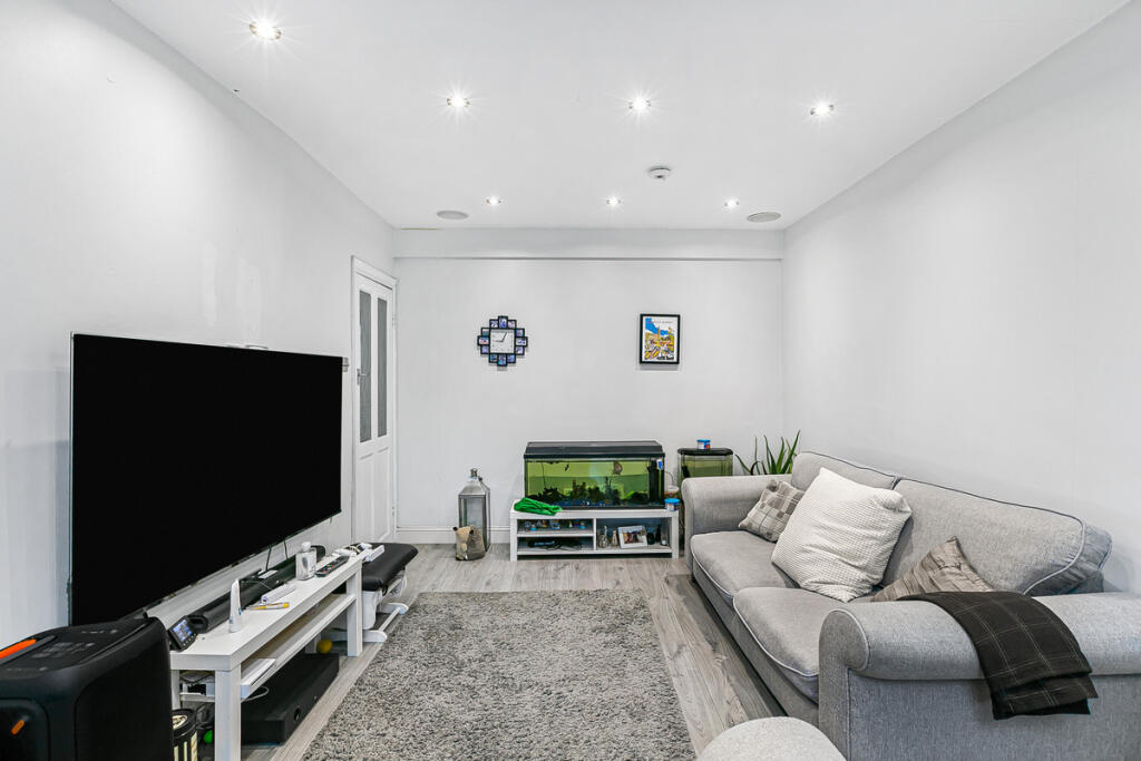 Grove Road, Mitcham, CR4 - View 5