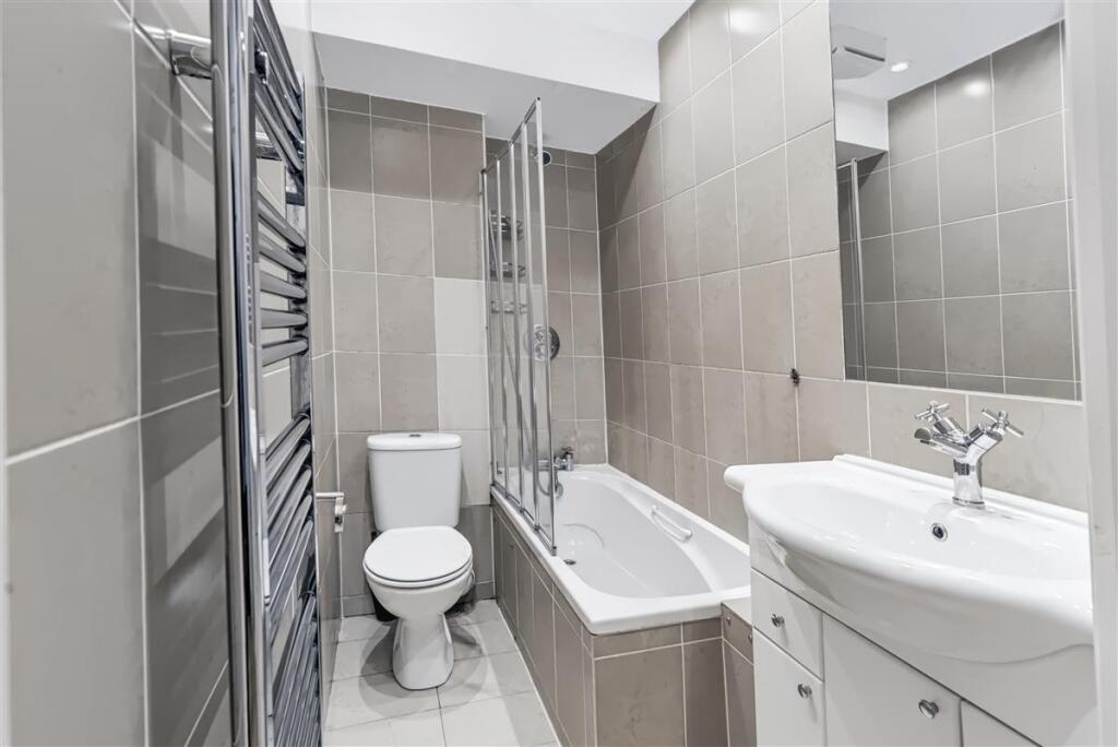 Apartment in London - View 5