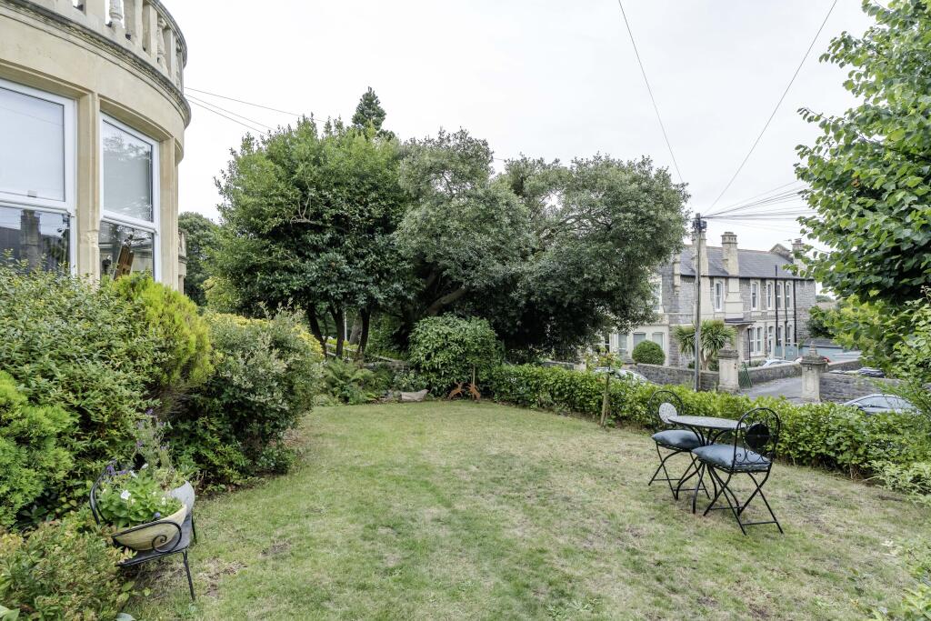 Grove Park Road, Weston-super-Mare photo 4
