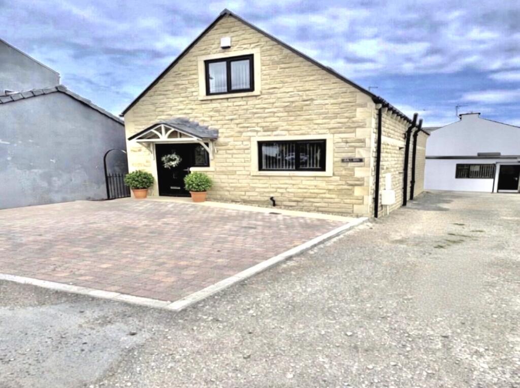 Main image of property: 2A Echo Street, Roberttown, Liversedge, Kirklees