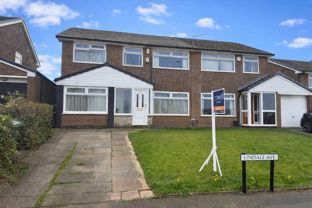Main image of property: Lindale Avenue, Chadderton, Oldham, Greater Manchester, OL9