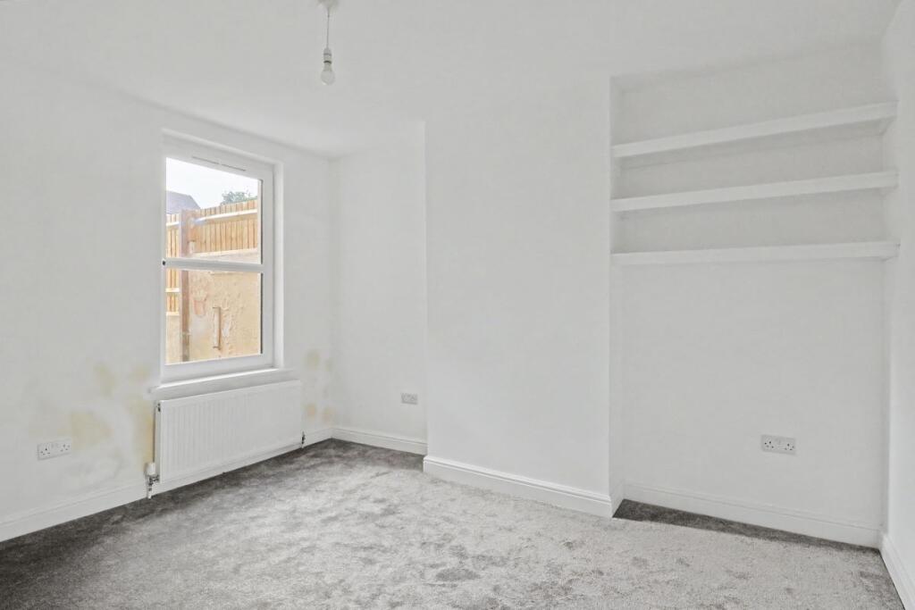 72 Andover Road, Ludgershall, Andover, Hampshire, SP11 9NA photo 3