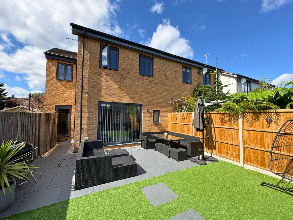 Main image of property: Mallards Reach, Thatcham