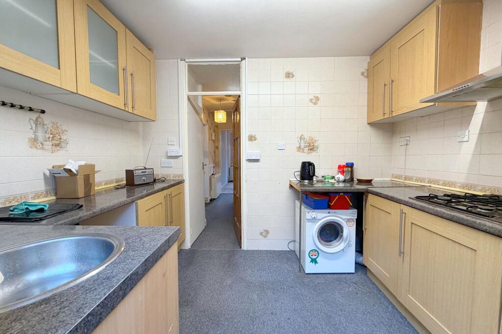 Apartment in Coventry, Stonehouse Estate, Tollbar End - View 4