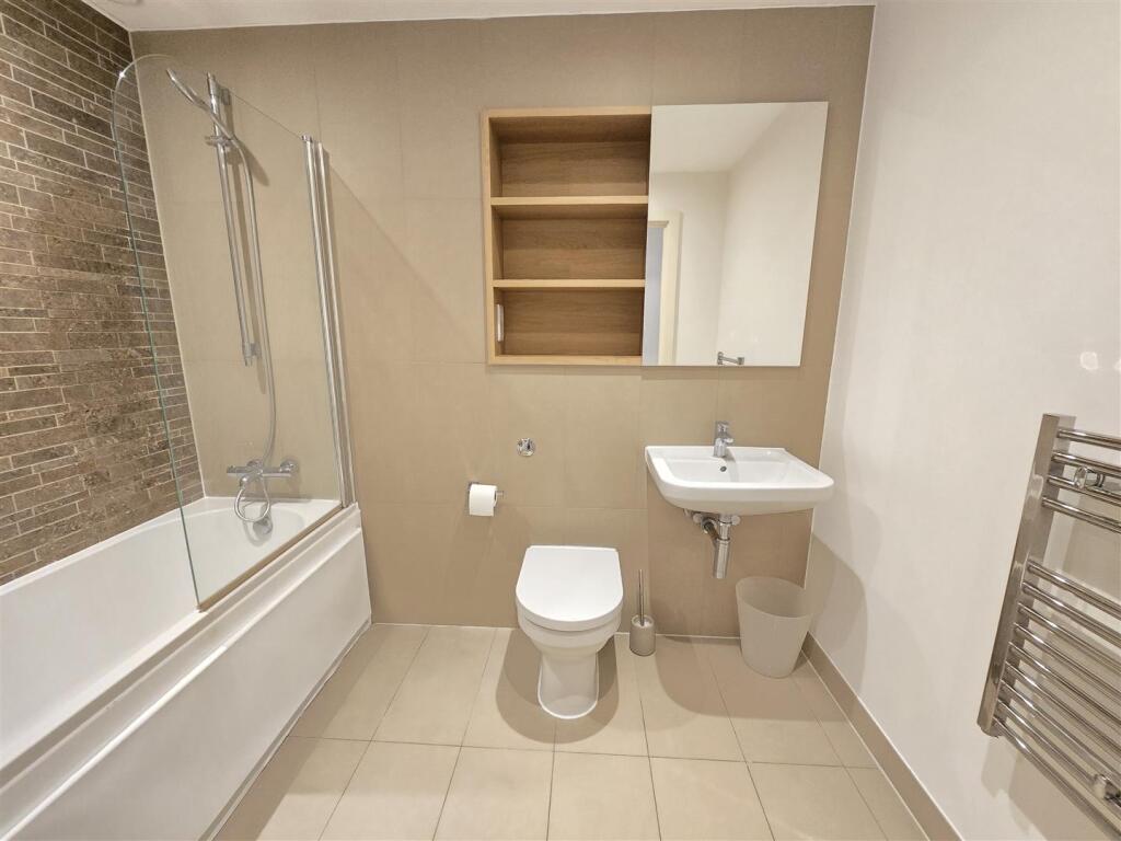 Apartment in London, Stanmore Place, Stanmore - View 5