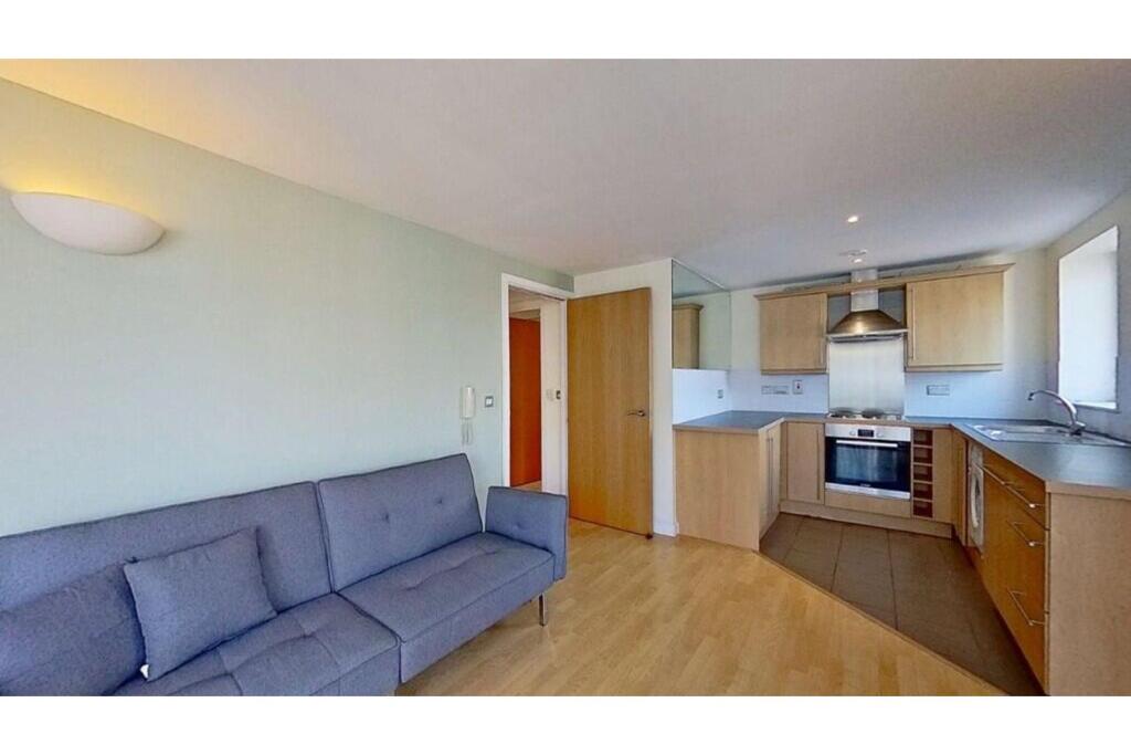 Main image of property: 4 City Walk, Leeds, LS11