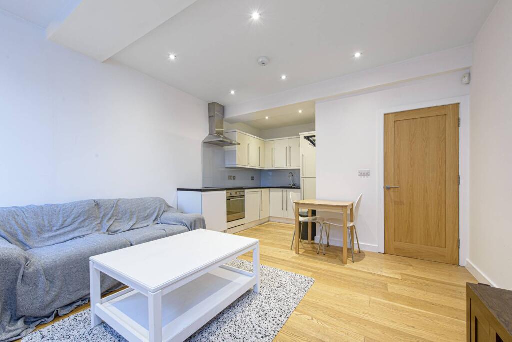 1-bed flat on Malborough House, Hampstead, London, NW3, £370,000