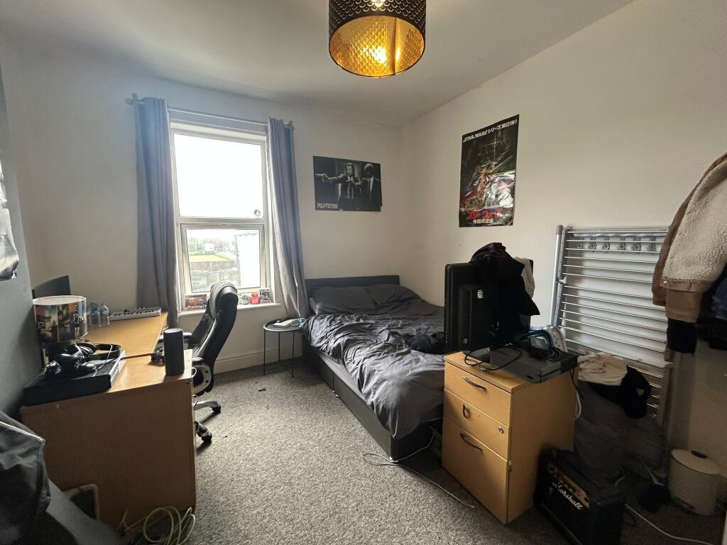 6 bedroom house for rent